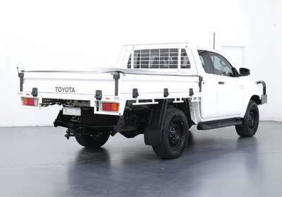 2018 TOYOTA HILUX SR EXTRA CAB 4X2