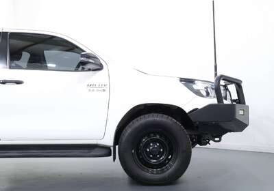 2018 TOYOTA HILUX SR EXTRA CAB 4X2