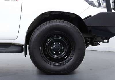 2018 TOYOTA HILUX SR EXTRA CAB 4X2