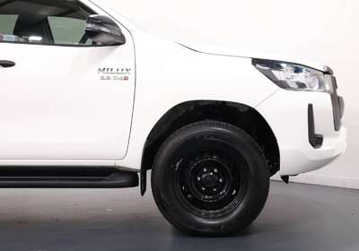 2021 TOYOTA HILUX SR HI-RIDER