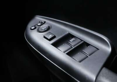 2014 HONDA FIT HYBRID 1.5L 5 SEATER