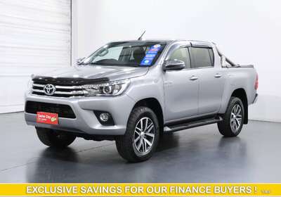 2017 TOYOTA HILUX SR5 (4X4)