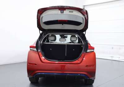 2019 NISSAN LEAF ZE1