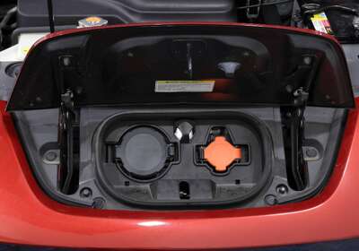 2019 NISSAN LEAF ZE1