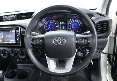 2019 Toyota Hilux SR