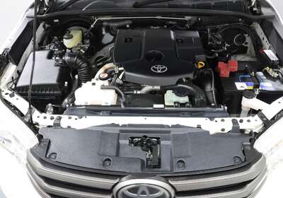 2019 Toyota Hilux SR