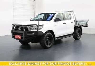 2022 Toyota Hilux SR