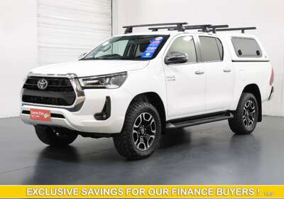 2023 Toyota Hilux SR5