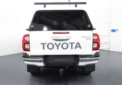 2023 Toyota Hilux SR5