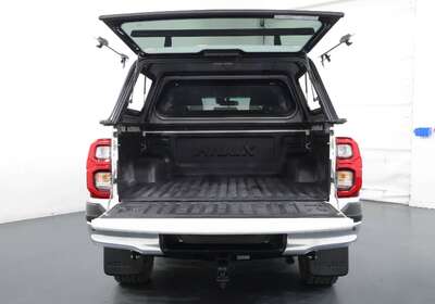 2023 Toyota Hilux SR5