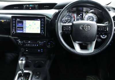 2023 Toyota Hilux SR5