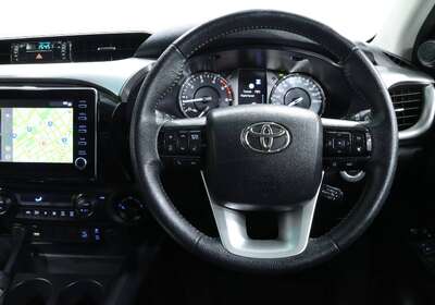 2023 Toyota Hilux SR5