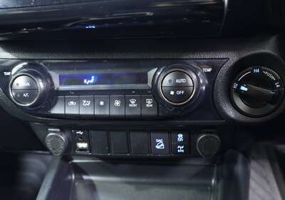 2023 Toyota Hilux SR5