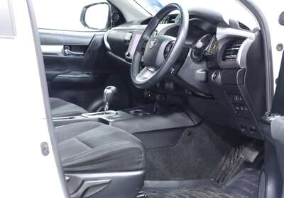 2023 Toyota Hilux SR5