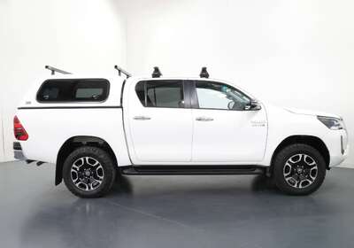 2023 Toyota Hilux SR5
