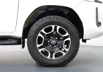 2023 Toyota Hilux SR5