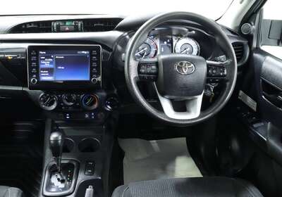 2022 Toyota Hilux SR