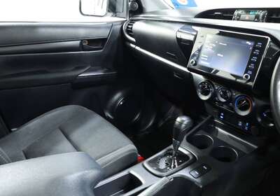 2022 Toyota Hilux SR