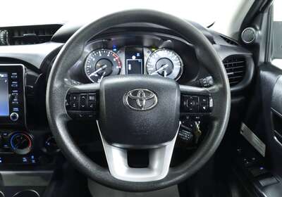 2022 Toyota Hilux SR