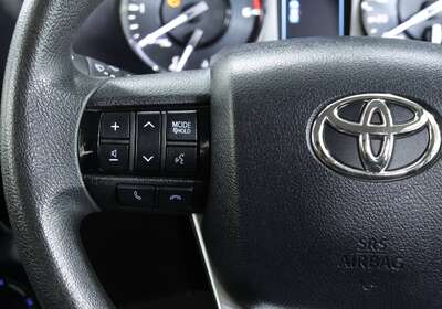 2022 Toyota Hilux SR