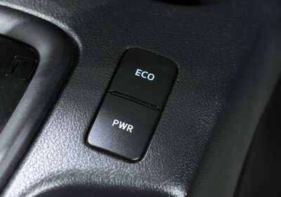 2022 Toyota Hilux SR