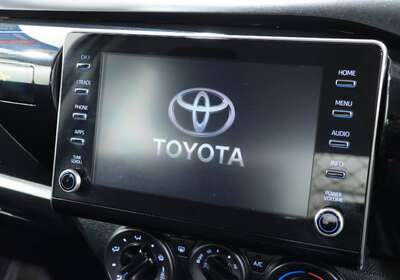 2022 Toyota Hilux SR