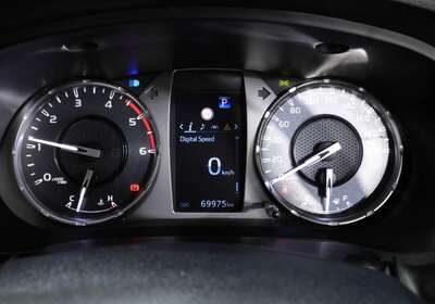 2022 Toyota Hilux SR