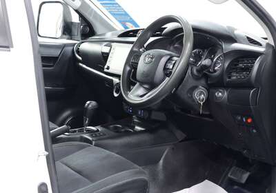 2022 Toyota Hilux SR