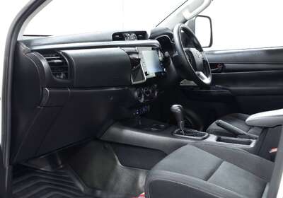 2022 Toyota Hilux SR