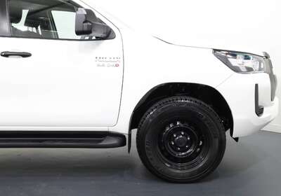 2022 Toyota Hilux SR