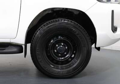 2022 Toyota Hilux SR