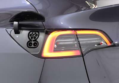 2023 Tesla Model Y Rear-Wheel Drive