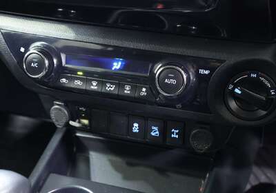 2019 Toyota Hilux SR5