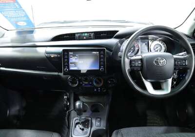 2022 Toyota Hilux SR