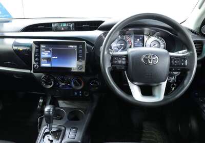 2022 Toyota Hilux SR