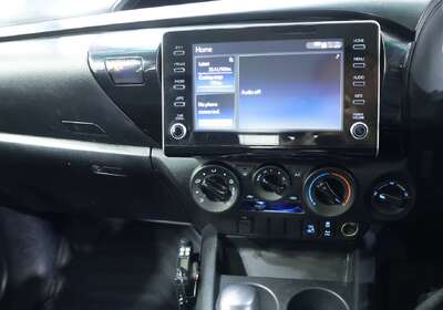 2022 Toyota Hilux SR