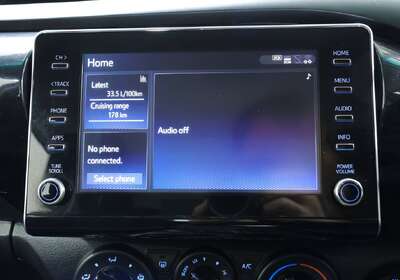 2022 Toyota Hilux SR