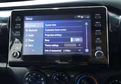 2022 Toyota Hilux SR