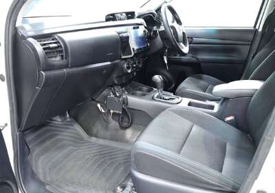 2022 Toyota Hilux SR