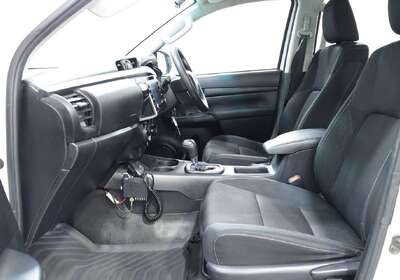 2022 Toyota Hilux SR