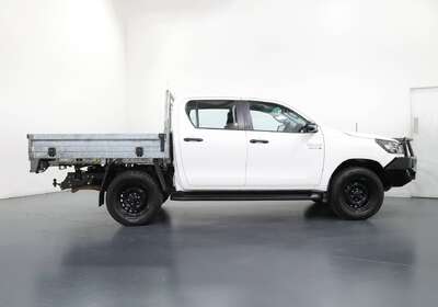 2022 Toyota Hilux SR
