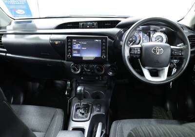 2022 Toyota Hilux SR
