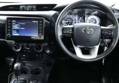 2022 Toyota Hilux SR
