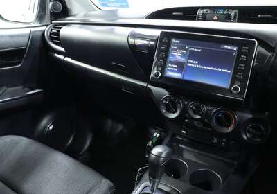 2022 Toyota Hilux SR