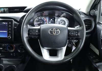 2022 Toyota Hilux SR