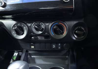 2022 Toyota Hilux SR