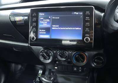 2022 Toyota Hilux SR