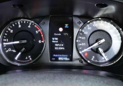 2022 Toyota Hilux SR