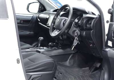 2022 Toyota Hilux SR