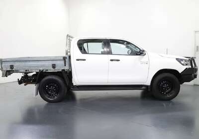 2022 Toyota Hilux SR